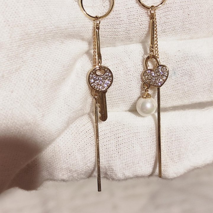 Длинные серьги. Модные.