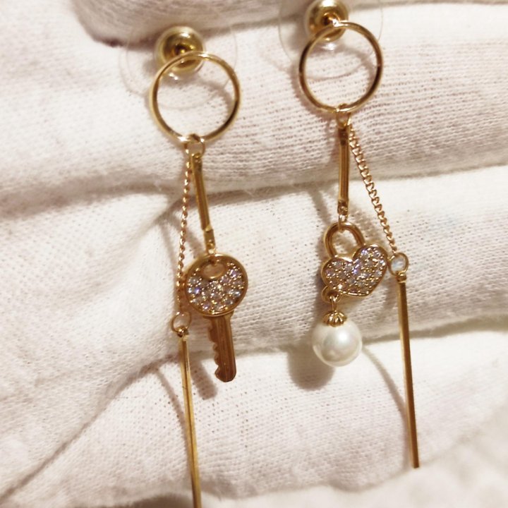 Длинные серьги. Модные.