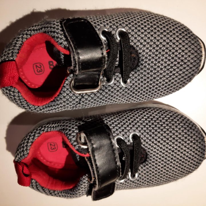 Кроссовки 22