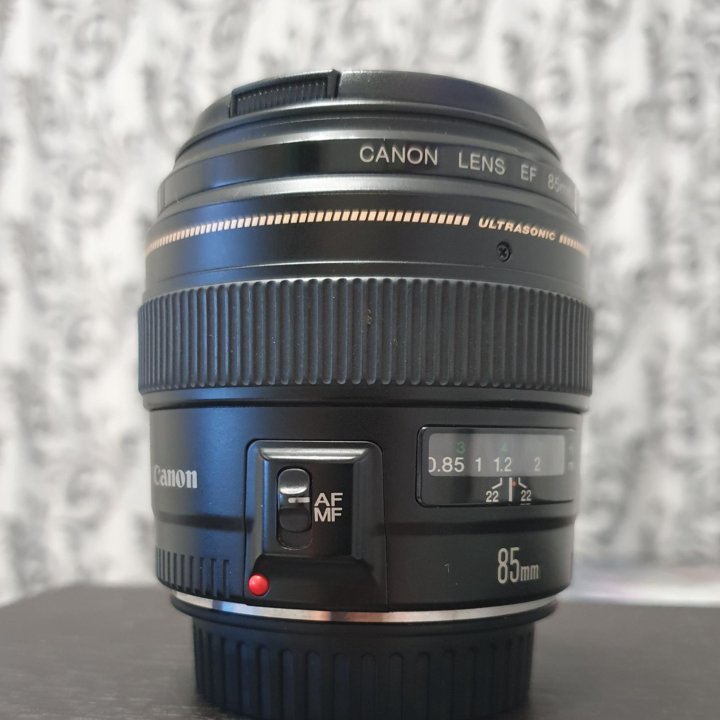 Объектив Canon EF85 mm f/1.8 IS USM