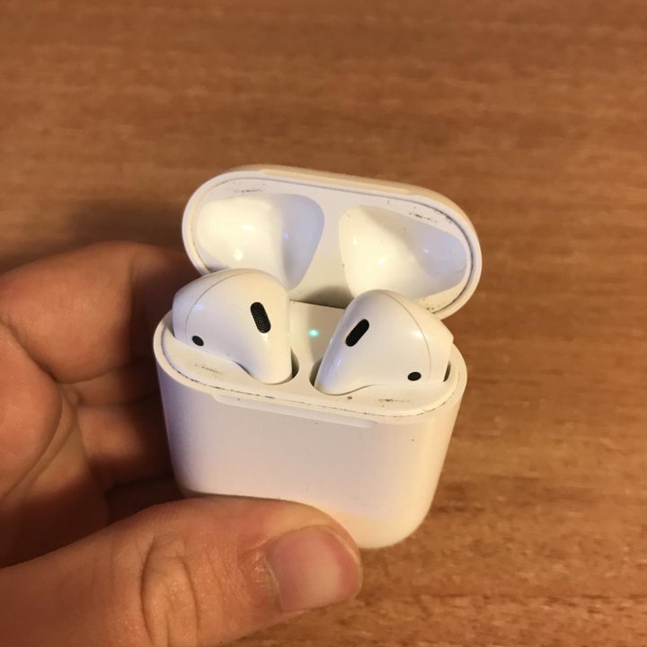 AirPods 1 поколения