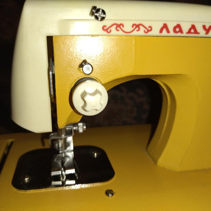 Швейная машинка Ладушка