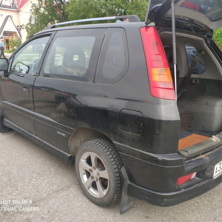 Mitsubishi Space Runner, 2000