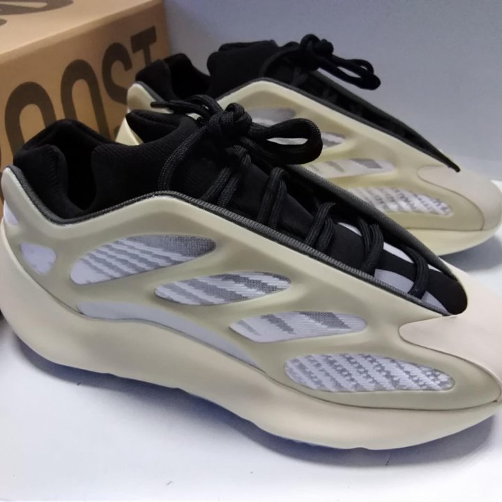 Кроссовки adidas yeezy boost 700 v3