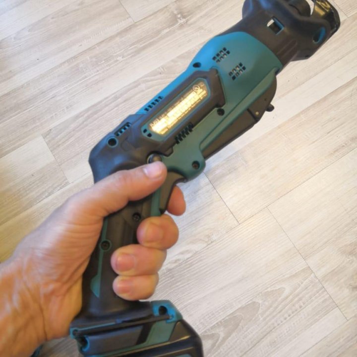 Сабельная пила Makita RJ03