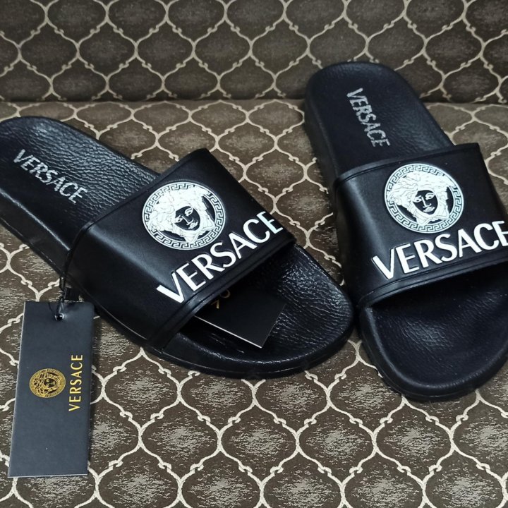 Сланцы Versace