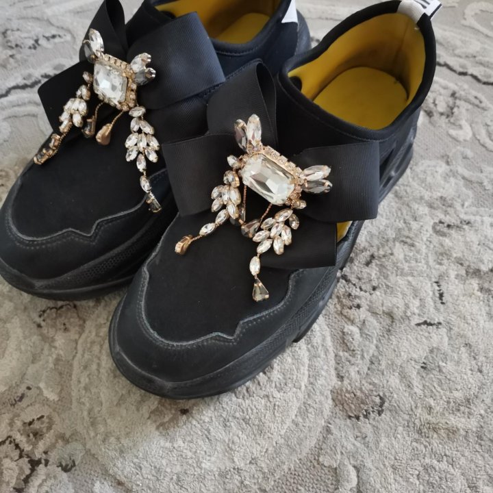 Туфли с камнями