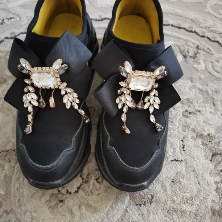Туфли с камнями