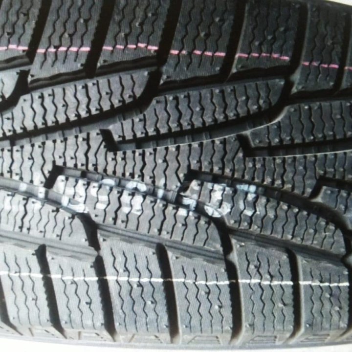 R17-225-55 Kumho Ice , всесезонка,2 шт