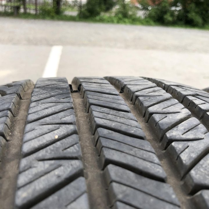 235/50 R18 шины летние Тигар 2шт