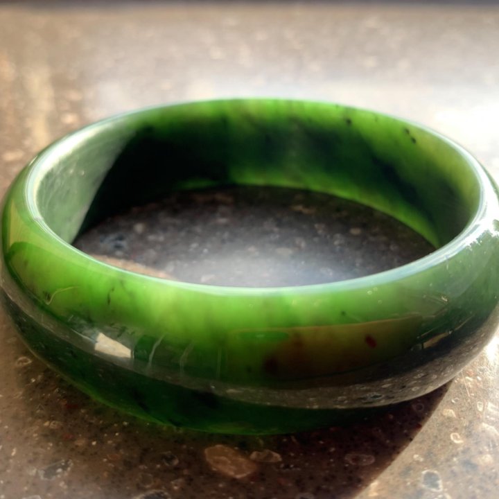 Нефритовый браслет