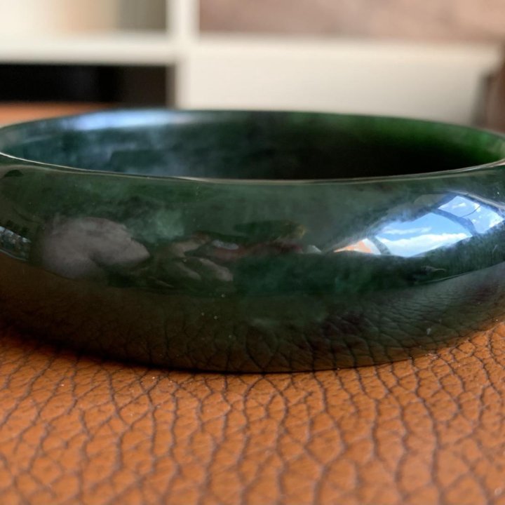 Нефритовый браслет