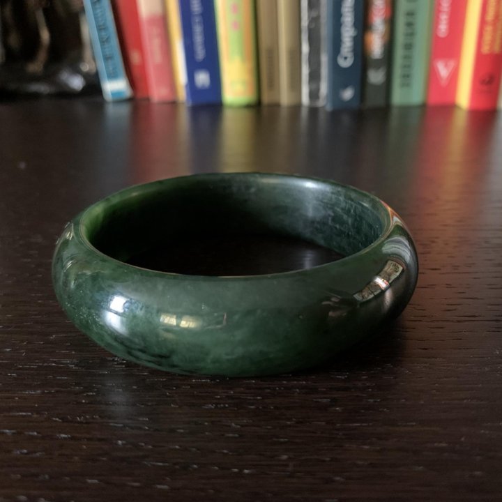 Нефритовый браслет