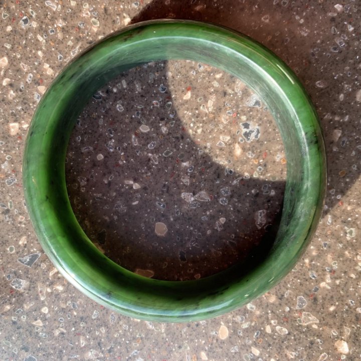 Нефритовый браслет