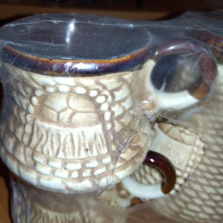 Кофеварка и кружки керамика
