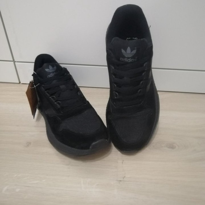 Кроссовки новые Adidas р.44