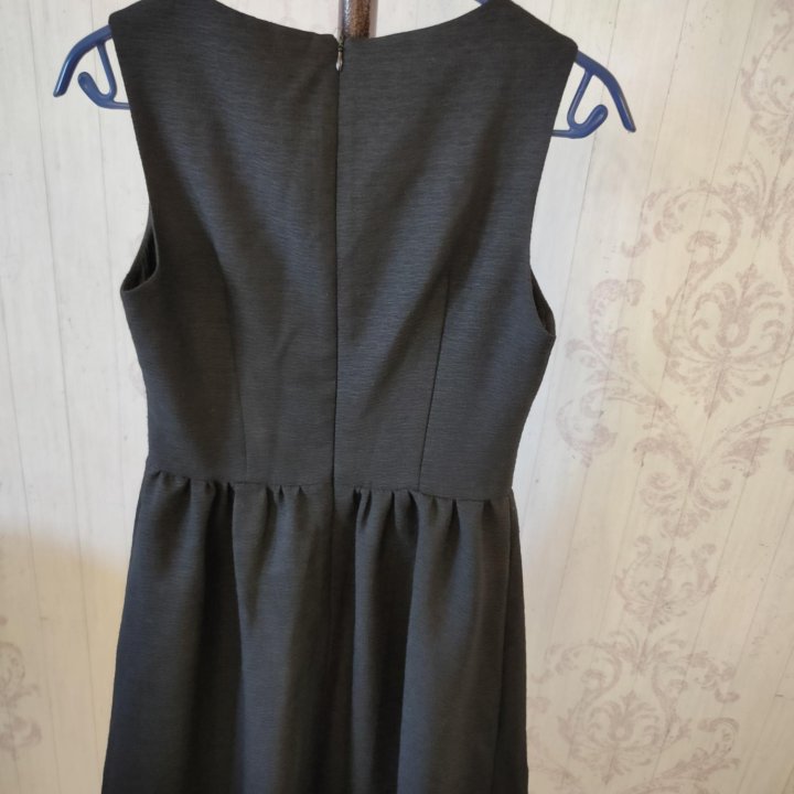 Платье с рюшами