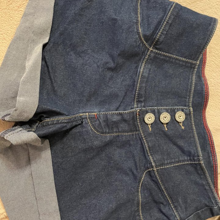 Джинсовые шорты