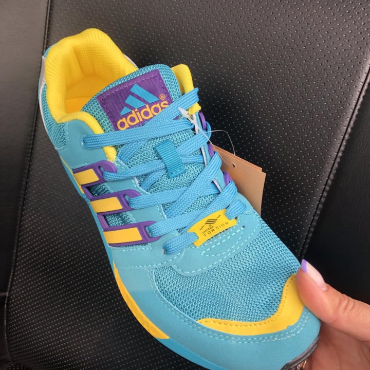 Кроссовки Adidas из 90-х годов