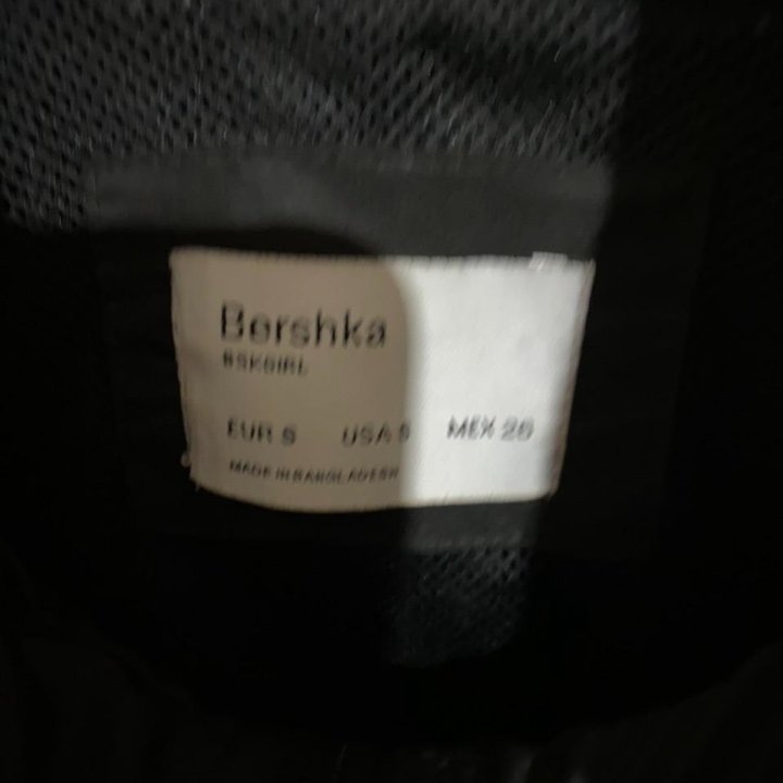 Ветровка Bershka р.XS-S