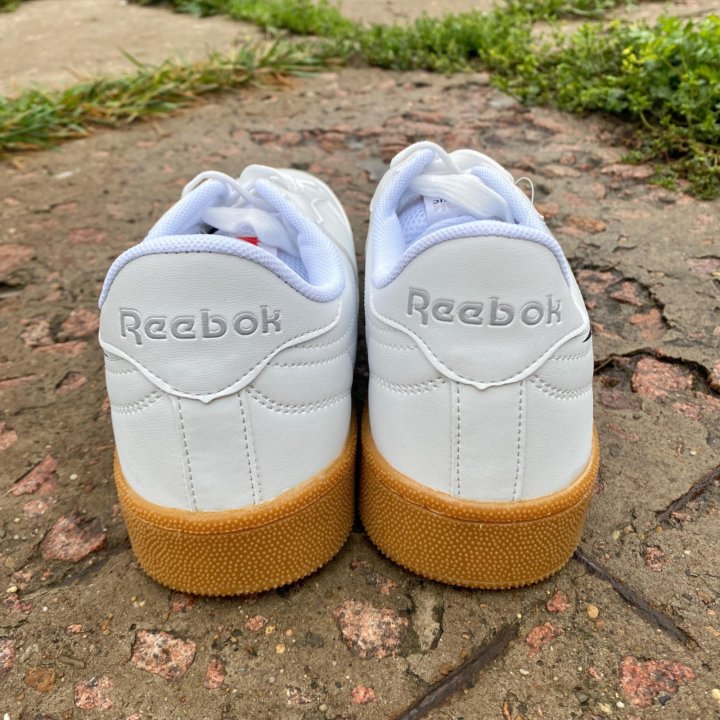 Новые кроссовки Reebok белые