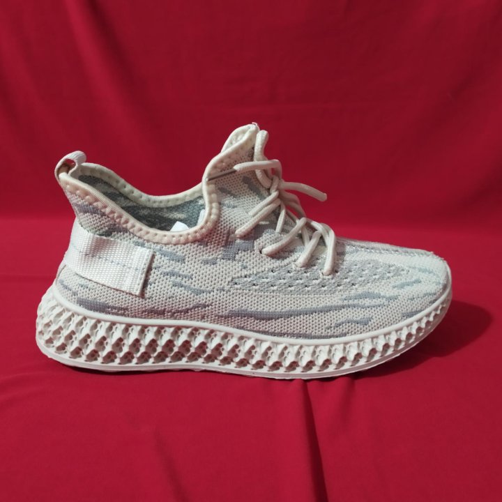 Кроссовки белые