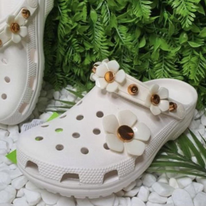 Crocs classic metallic blooms clog