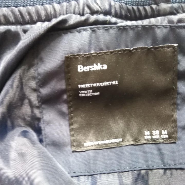 Бомбер Bershka