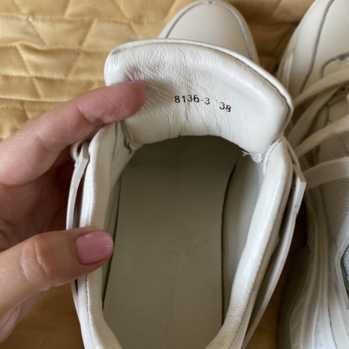 Кроссовки abricot