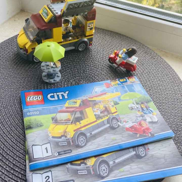 Конструктор LEGO City 60150 Пиццерия на колёсах