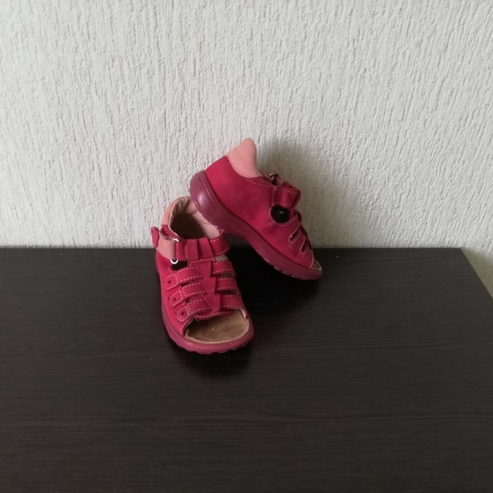 Обувь для девочки 22р