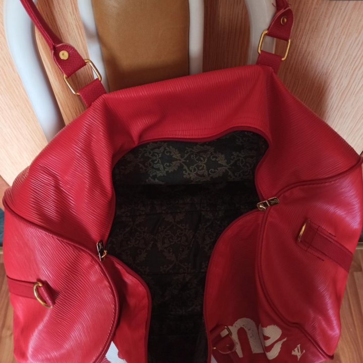 Продаётся сумка.