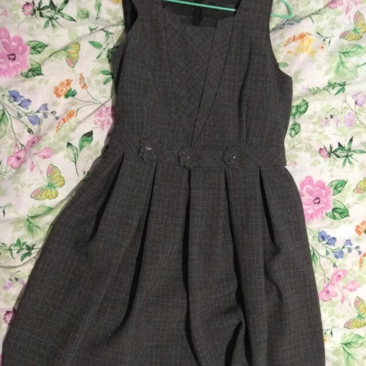 Школьный сарафан, размер 158,блузку отдам