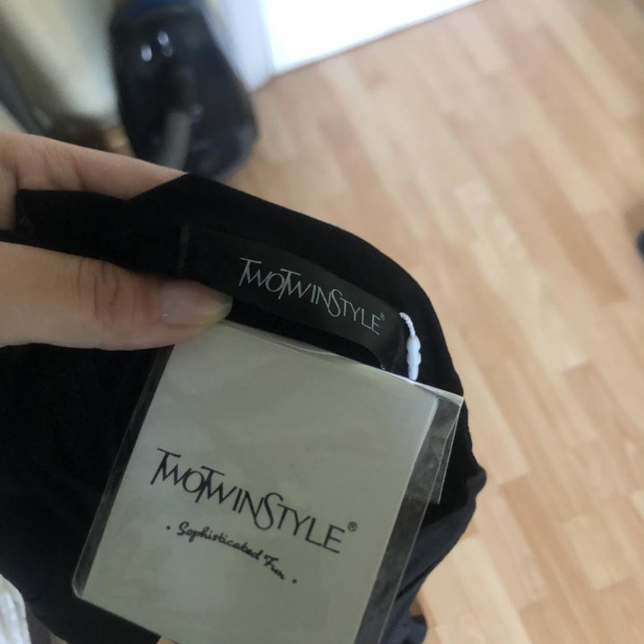 Платье черное oversize twotwinstyle новое