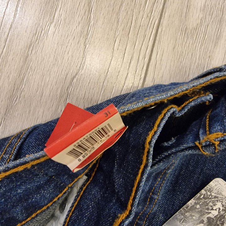 Новые шорты levis