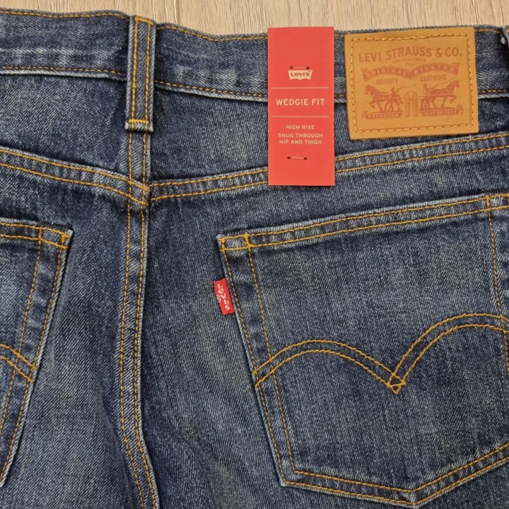 Новые шорты levis