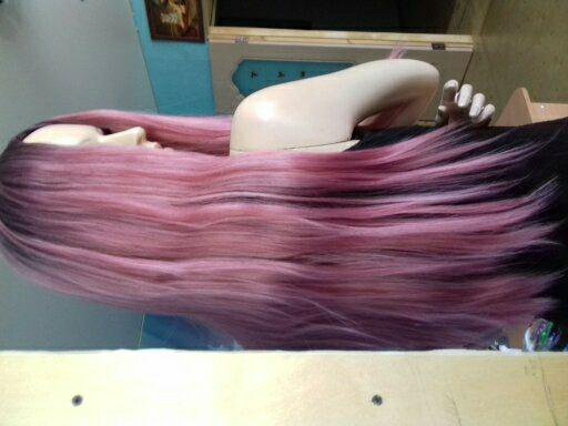 Розовый парик