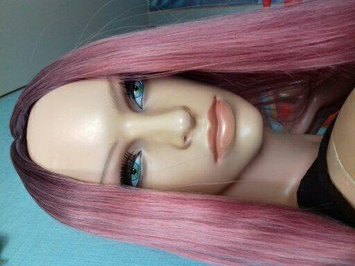 Розовый парик