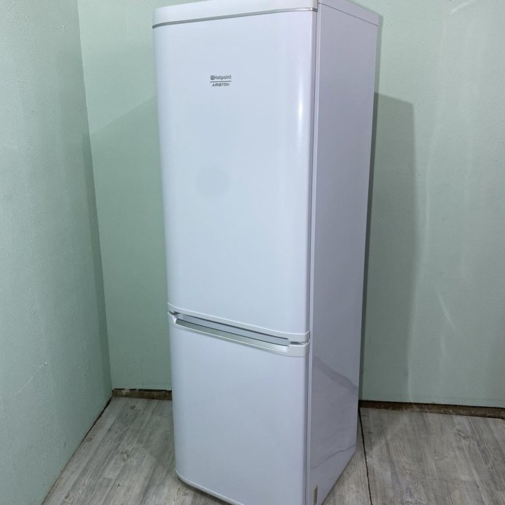 Холодильник Hotpoint-Ariston