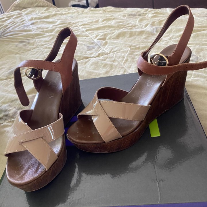 Женская одежда