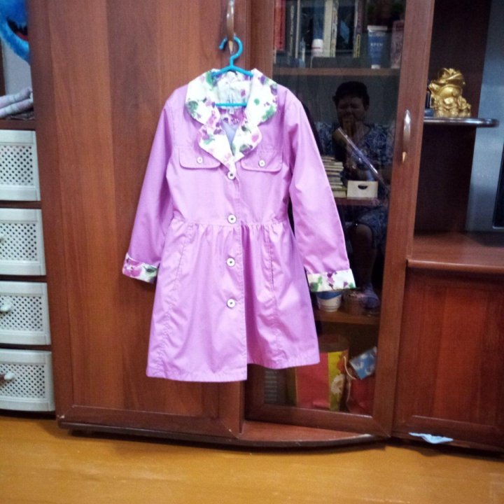 Плащ, куртка для девочки 7-8 лет