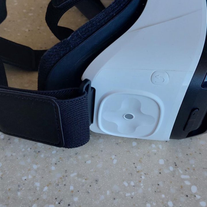 Очки виртуальной реальности Samsung Gear VR