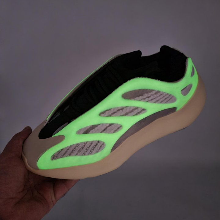 Adidas Yeezy Boost 700v3