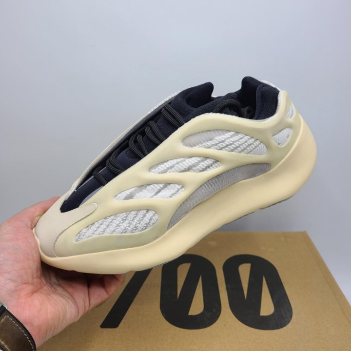 Adidas Yeezy Boost 700v3