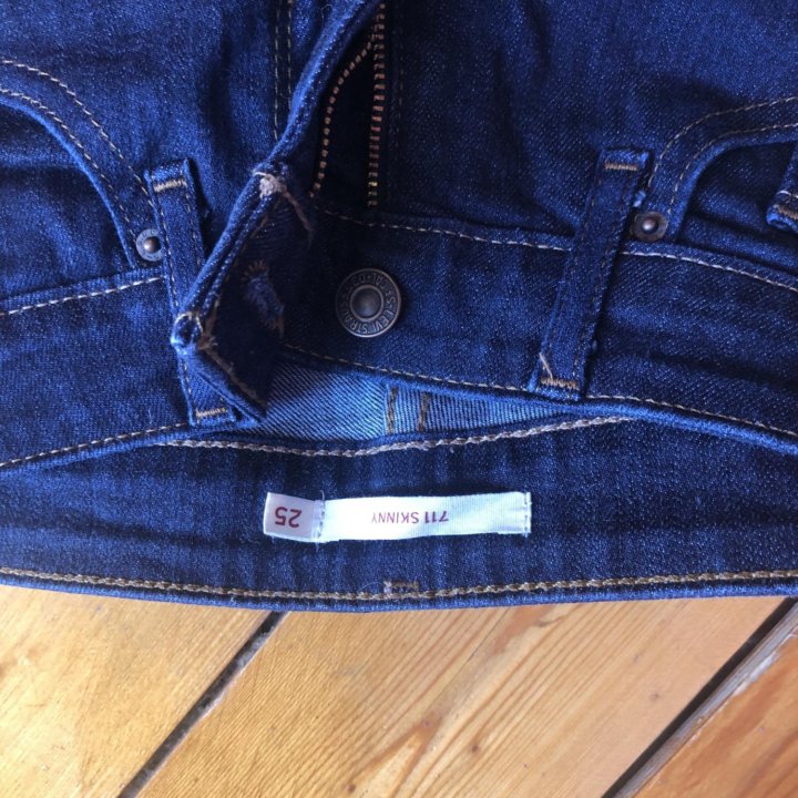 Джинсы левайс