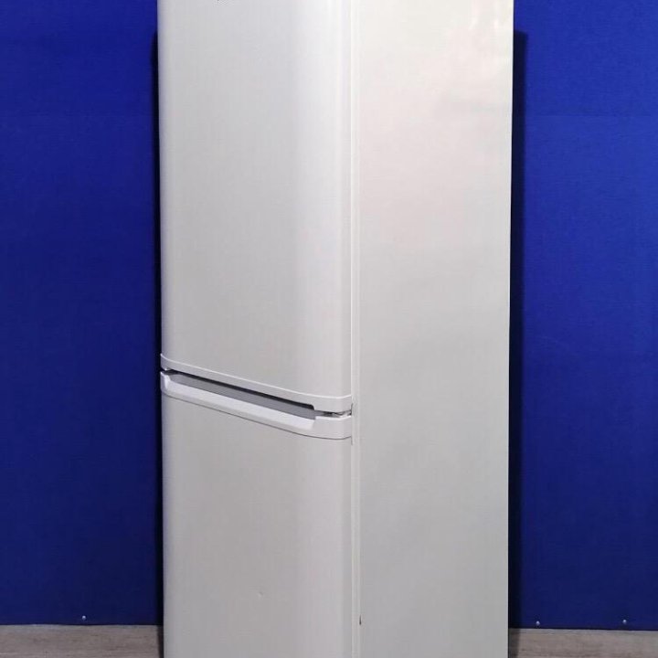 Холодильник Hotpoint-Ariston