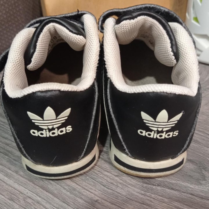 Кросовки adidas 25р