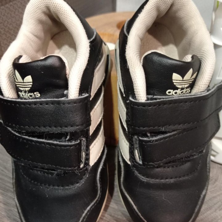 Кросовки adidas 25р