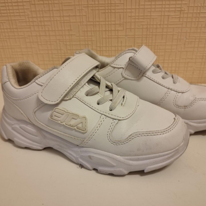 Кроссовки 33р