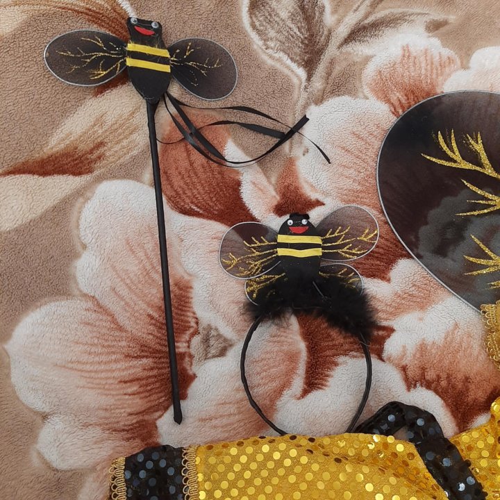 Новогоднее платье-пчелка с крыльями